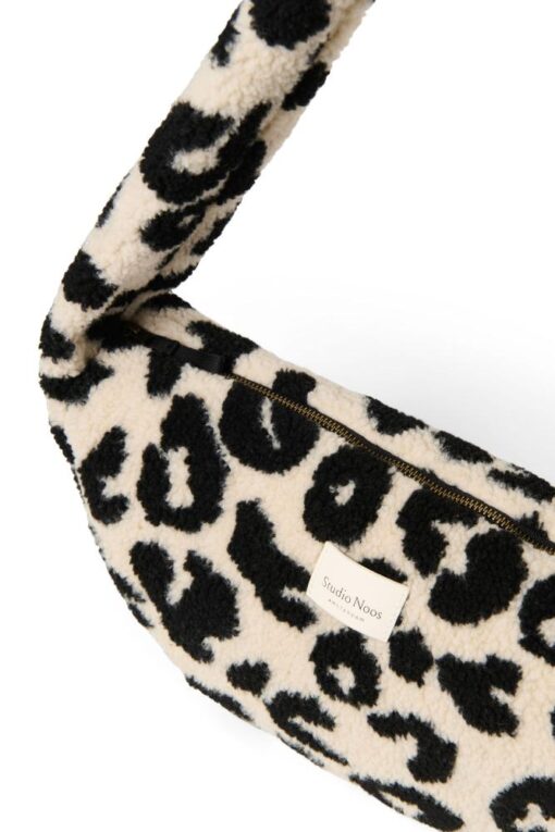 Studio Noos - Holy Cow Teddy Mini Crossbody Bag – Bild 4