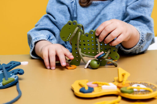 Trixie - Tierisches Schnürspiel aus Holz – Bild 2