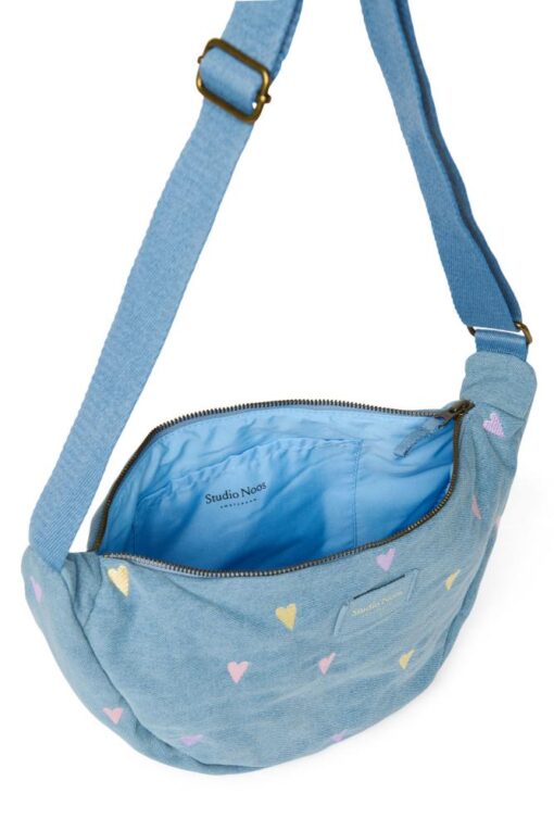 Studio Noos - Denim Adult Fanny Pack Light Blue Hearts – Bild 4